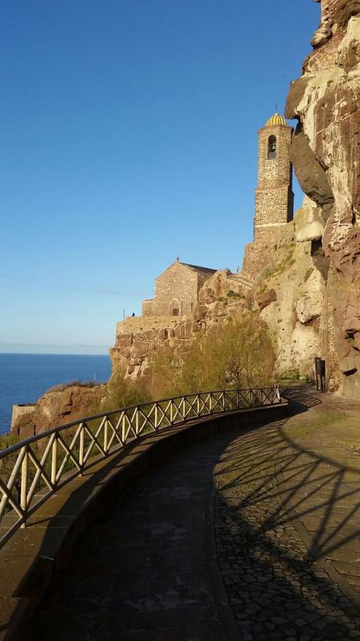 La Tartaruga Spiaggiata - Bilocale Centrale A Pochi Metri Dalla Spiaggia Castelsardo Exterior photo